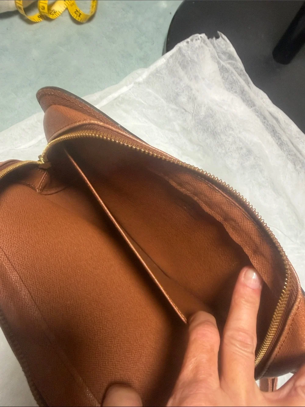 N/A monogram closure